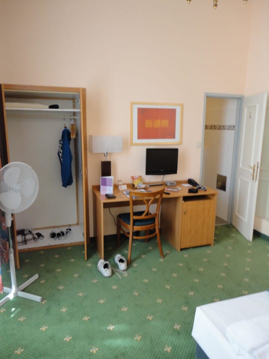 Schreibtisch Schrank Boutique Hotel Donauwalzer Wien