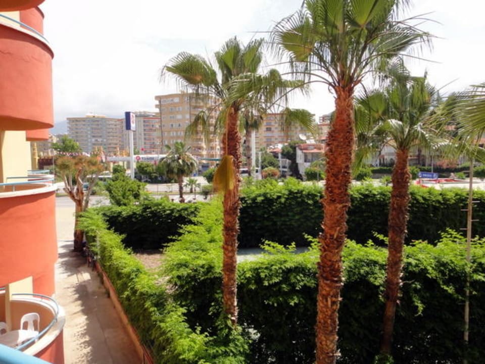 Ausblick vom Balkon auf die Straßenseite Grand Uysal Beach & Spa Hotel