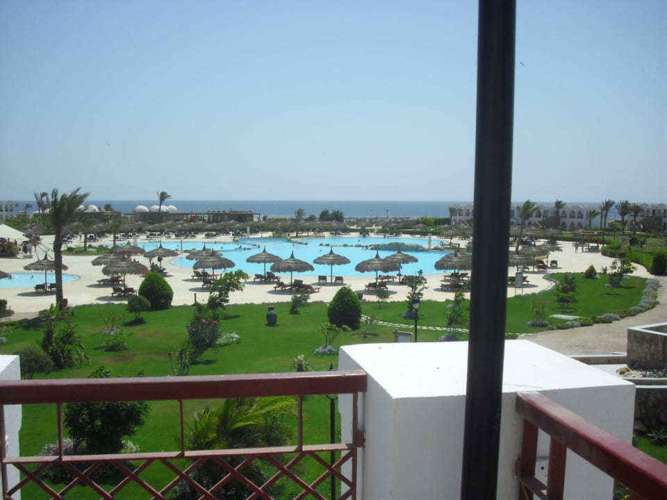 Ausblick von der Terrasse der Bar im 1. OG Hotel Gorgonia Beach Resort