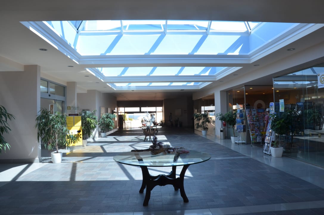 Lobby mit Minimarkt Atlantica Marmari Palace