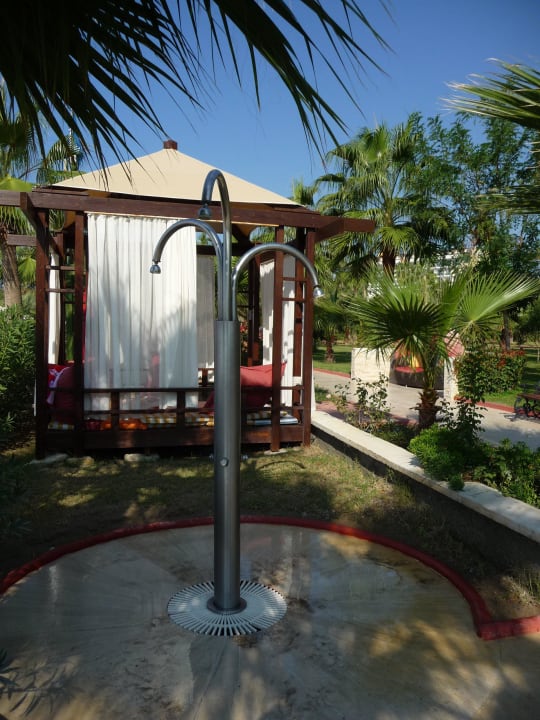 Duschen am Strand Saphir Resort & Spa