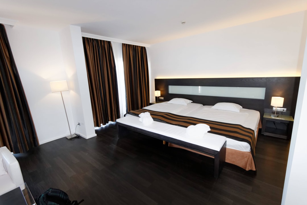 Doppelbett in der Suite allsun App.-Hotel Esquinzo Beach