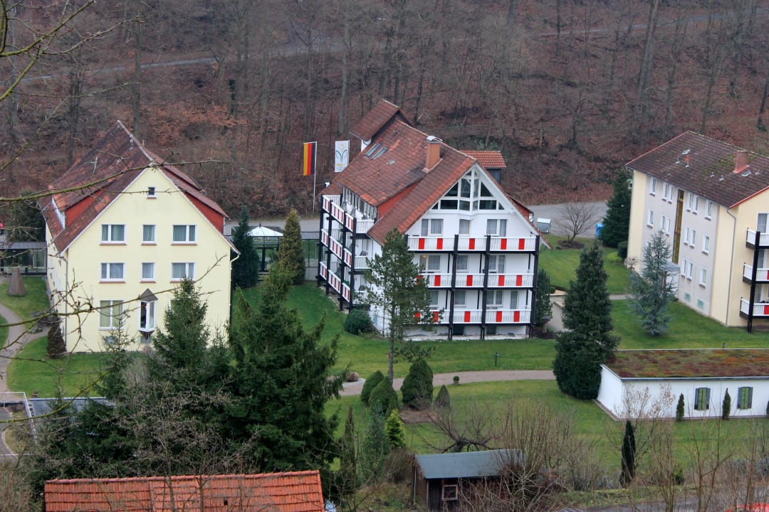 Blick ins Tal, auf Gollee Gesundheits- und VitalCenter Gollée