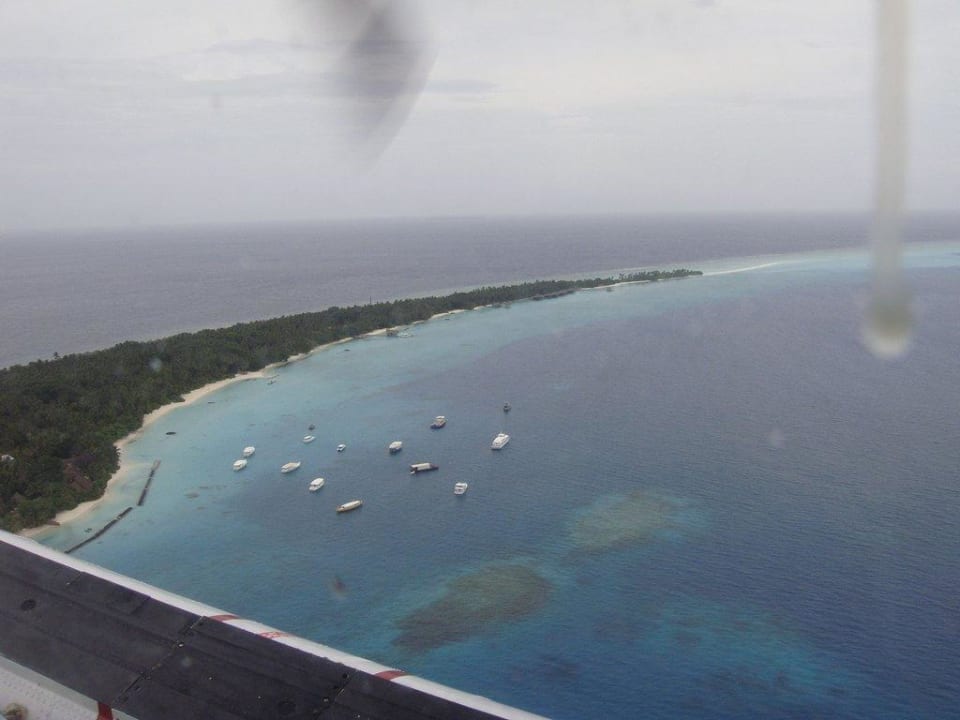 Blick aus dem Flieger Kuramathi Maldives