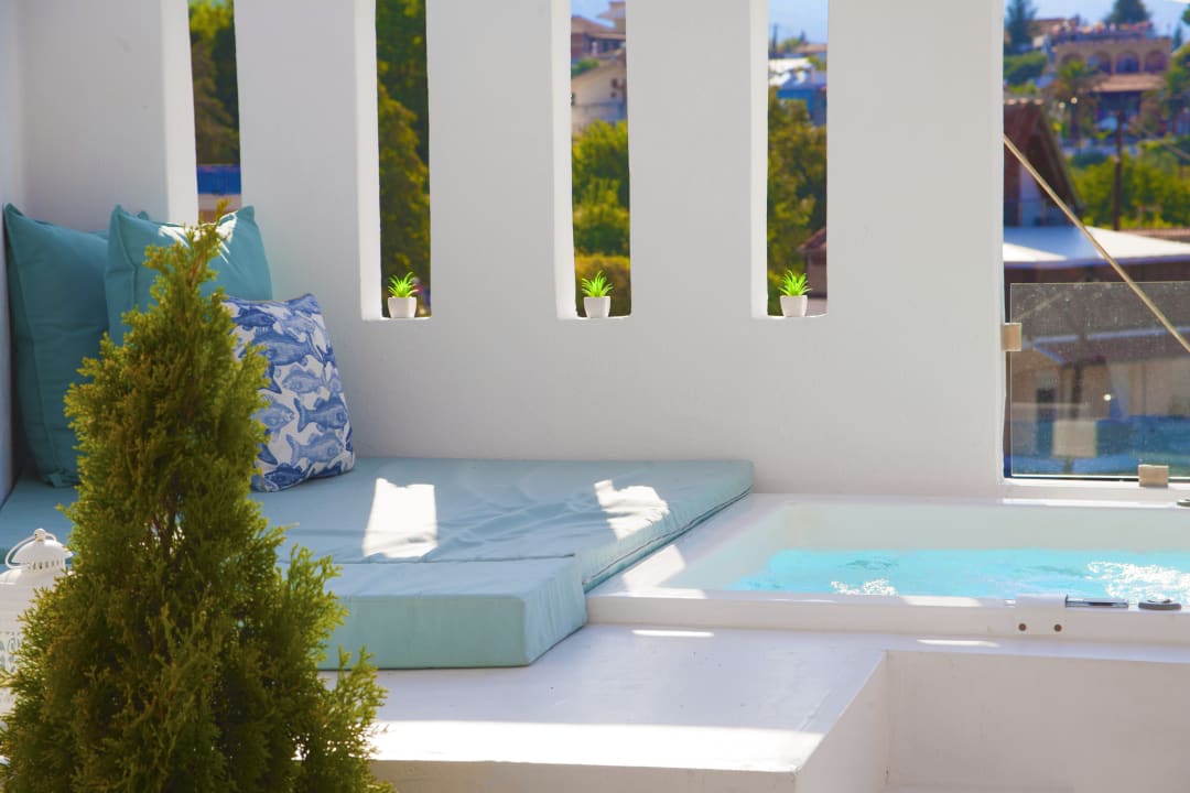 Pool Panorama Suites & Spa