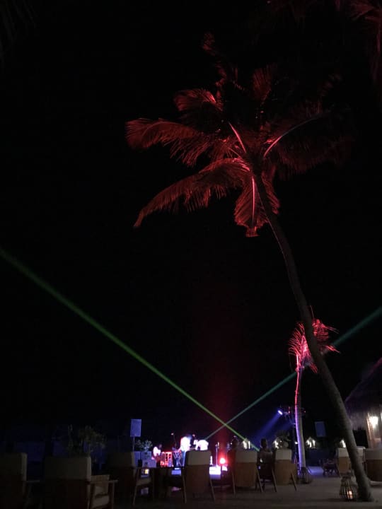 Weihnachten mit Livemusik in der Compass Pool Bar Milaidhoo Maldives
