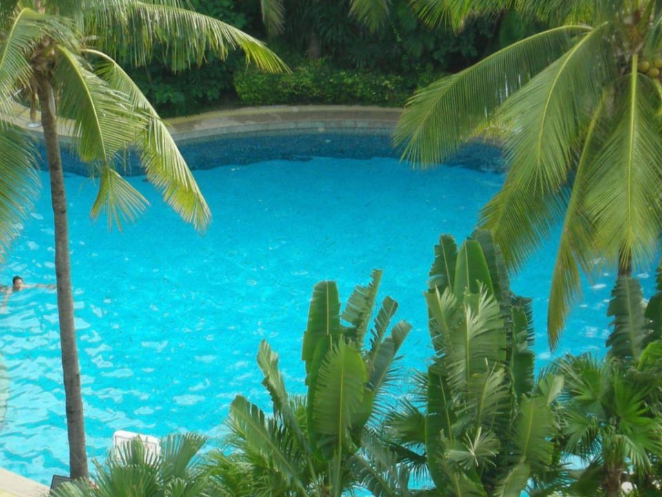 Blick auf den schönen Pool Hotel Resort Intime