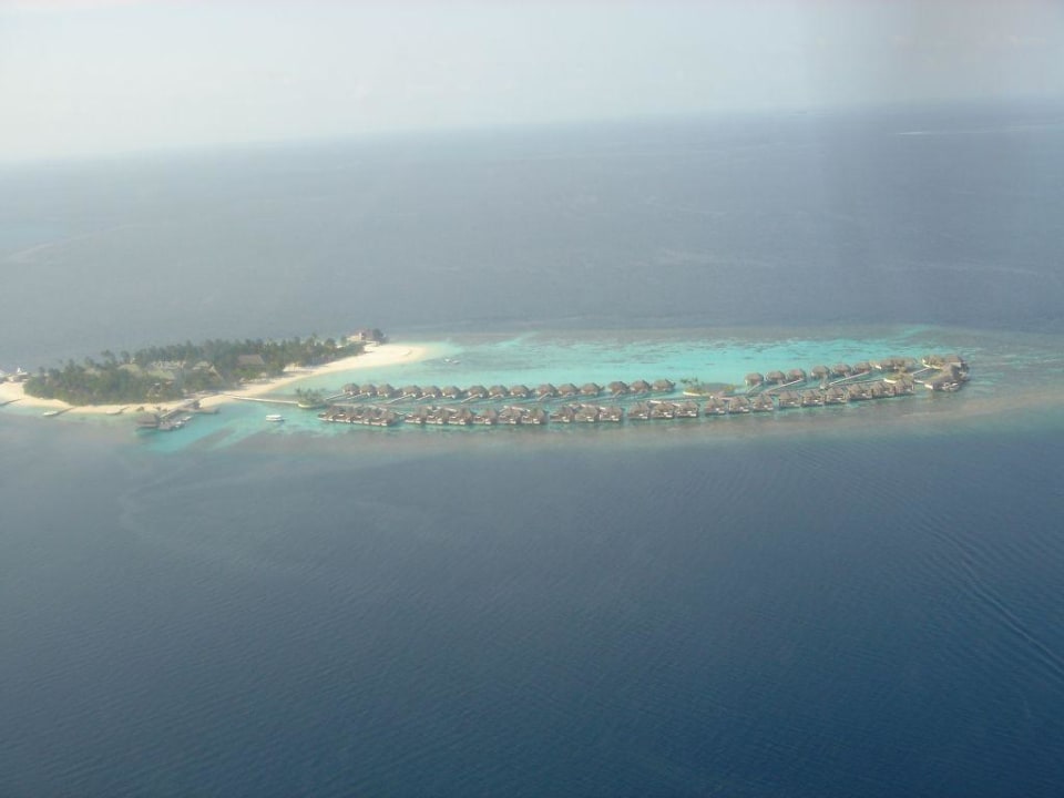 Übersichtsaufnahme der gesamten Insel W Maldives