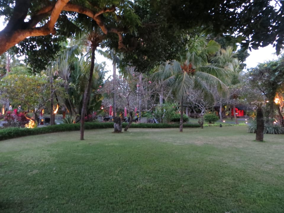 Außenanlage Segara Village Hotel