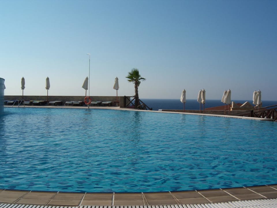 Poolanlage am Restaurant Hotel Kalithea Horizon Royal