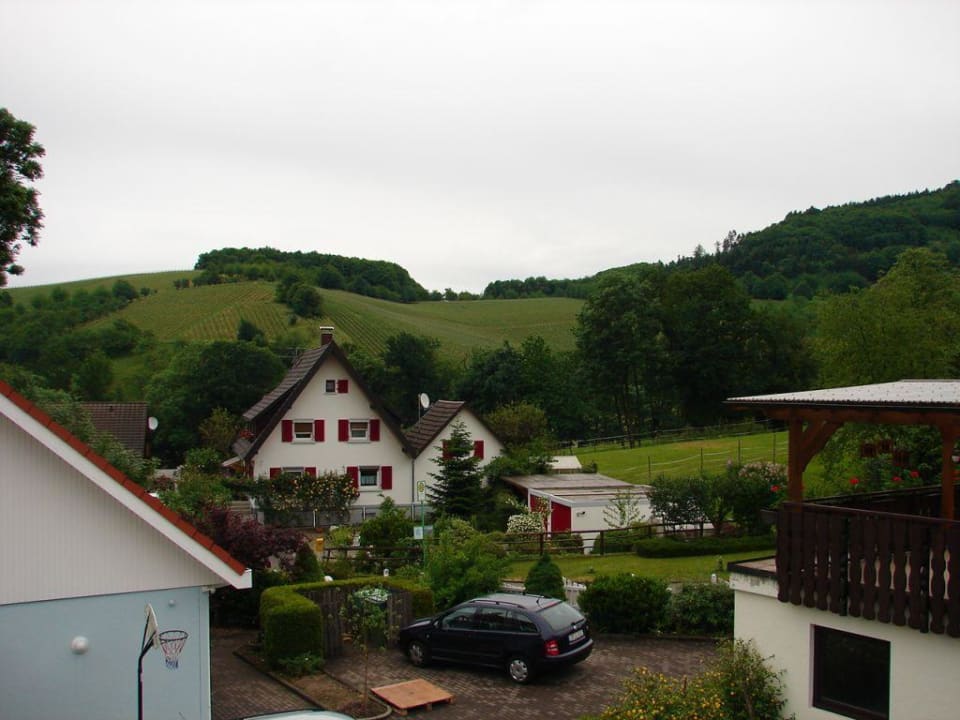 Ausblick vom großen Balkon an der Rückseite Ferienwohnung Serr