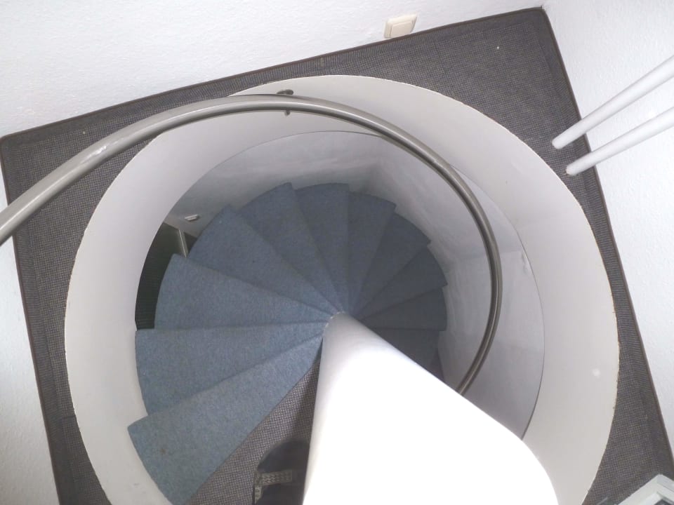 Extrem enger Zugang zu Wellnessbereich Dom Hotel Augsburg