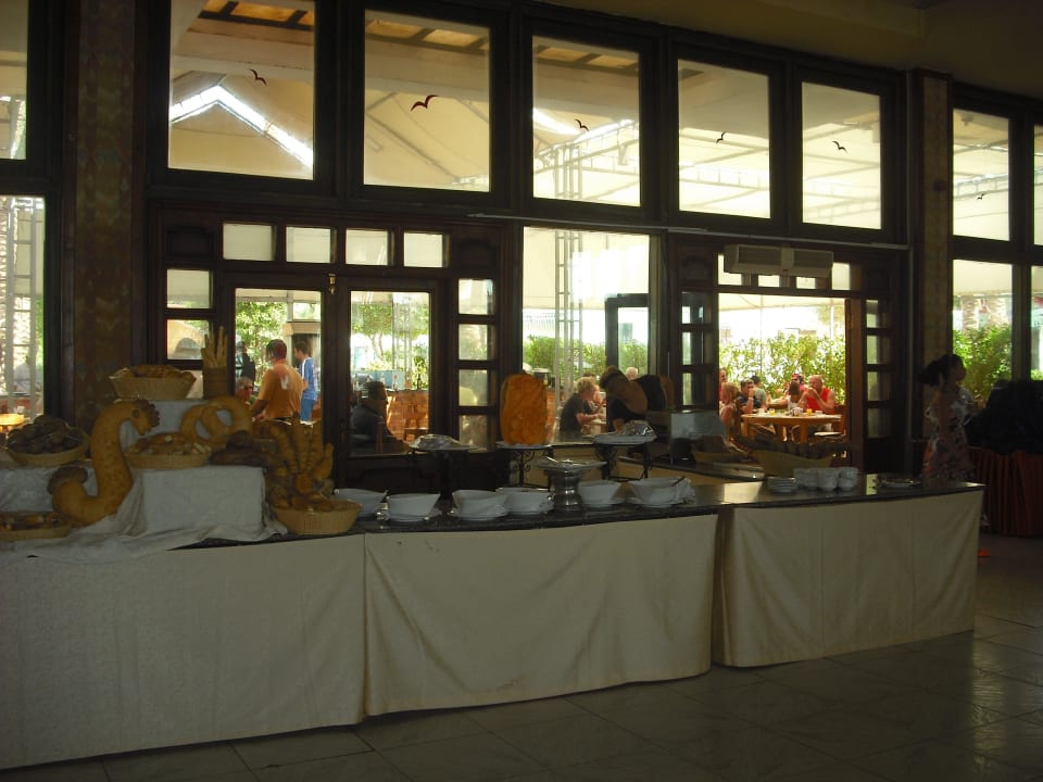 Diverse Brote Ghazala Beach