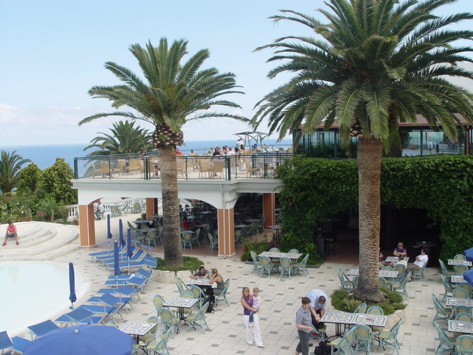 Blick auf die Restaurantterrasse Aldiana Club Rocca Nettuno Calabria