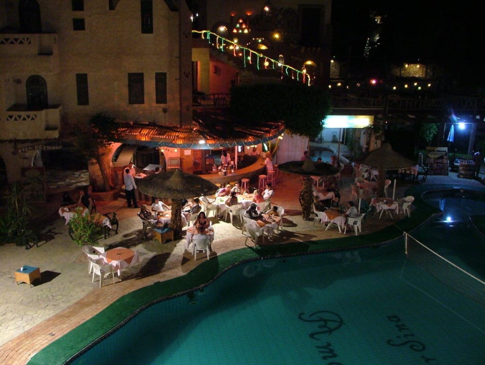 Essen am Pool abends Hotel Amar Sina