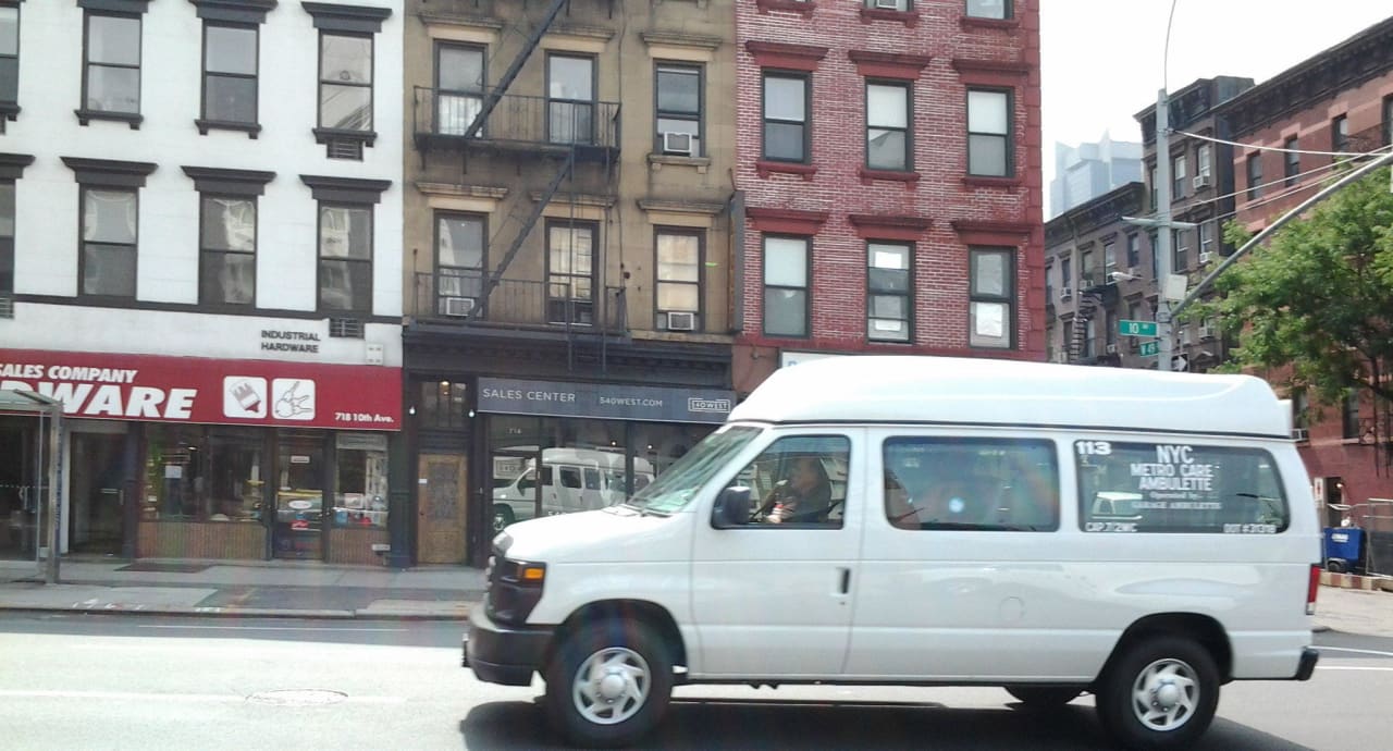 Vor dem Skyline Hotel The Skyline Hotel New York