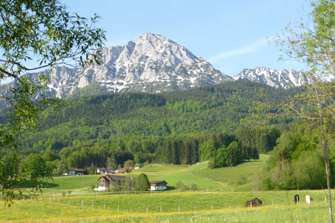 Blick vom Schwimmbad auf den Hochstaufen Landhaus Fürberger