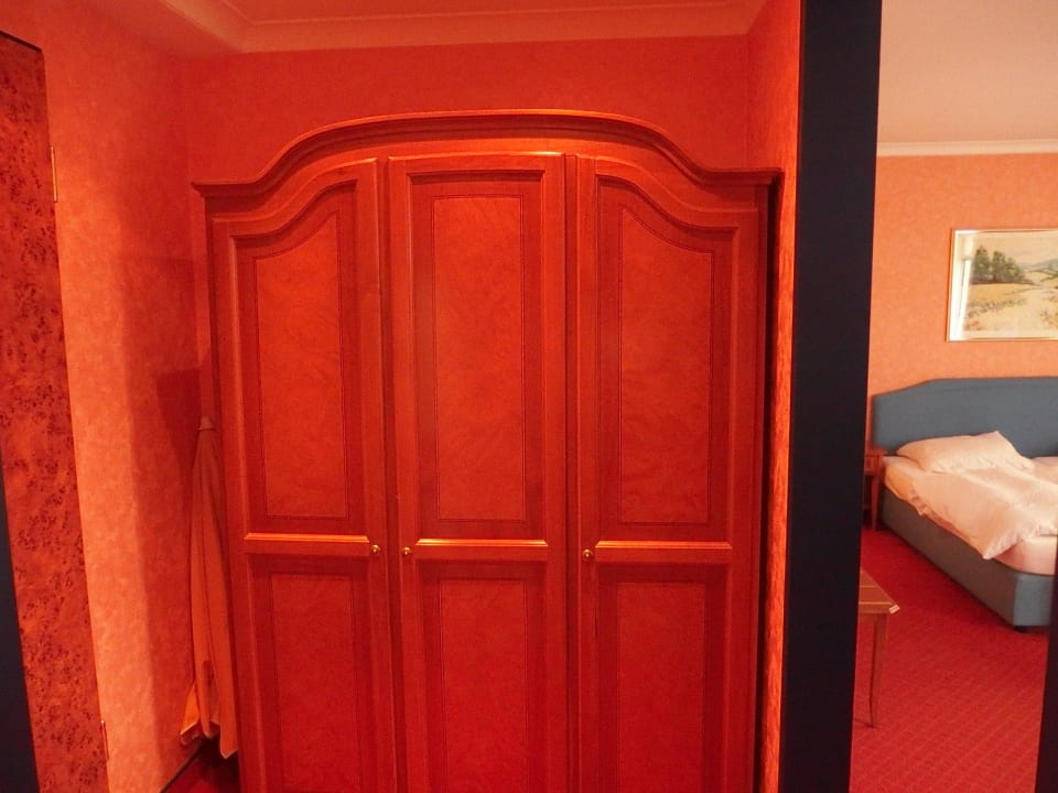 Flur mit Kleiderschrank Vitalhotel Bad Birnbach