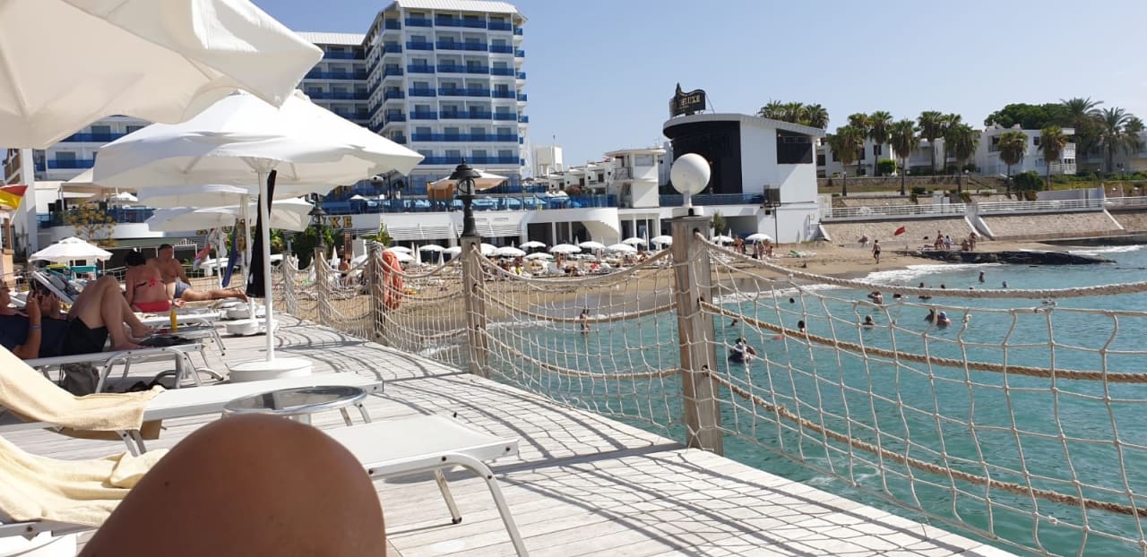 Strand Azura Deluxe Resort & Spa Hotel