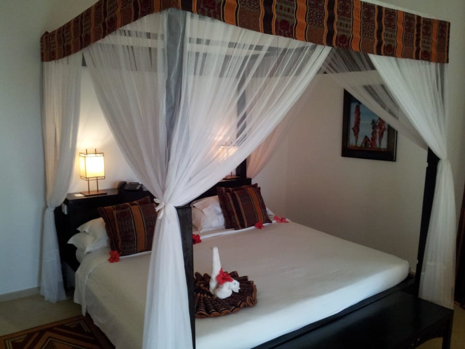 Bett mit Mosquitonetz TUI Blue Bahari Zanzibar