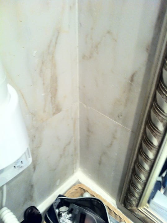 Flecken an den Fliesen Titanic Beach Spa & Aqua Park