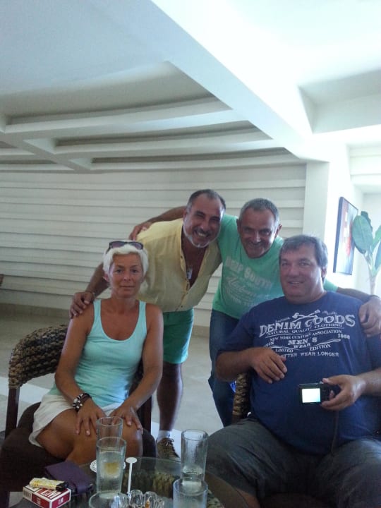 Gruppenfoto mit dem Manager,ein toller Typ Coral Sun Beach