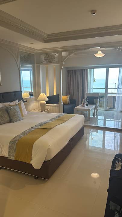 Zimmer Royal Cliff Beach Hotel