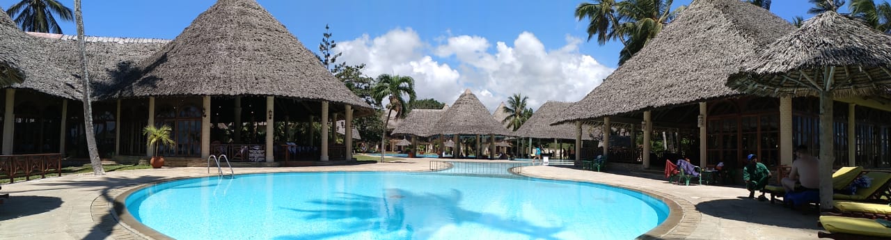 Pool zum Strand Neptune Paradise Beach Resort & Spa