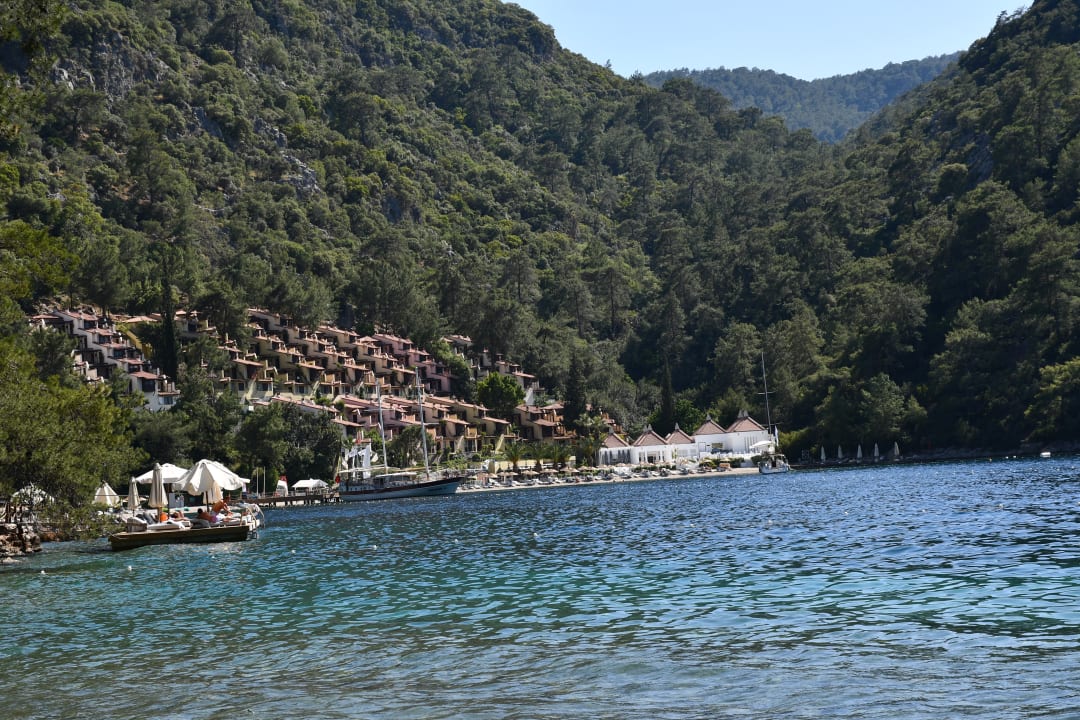 Strand Hillside Beach Club