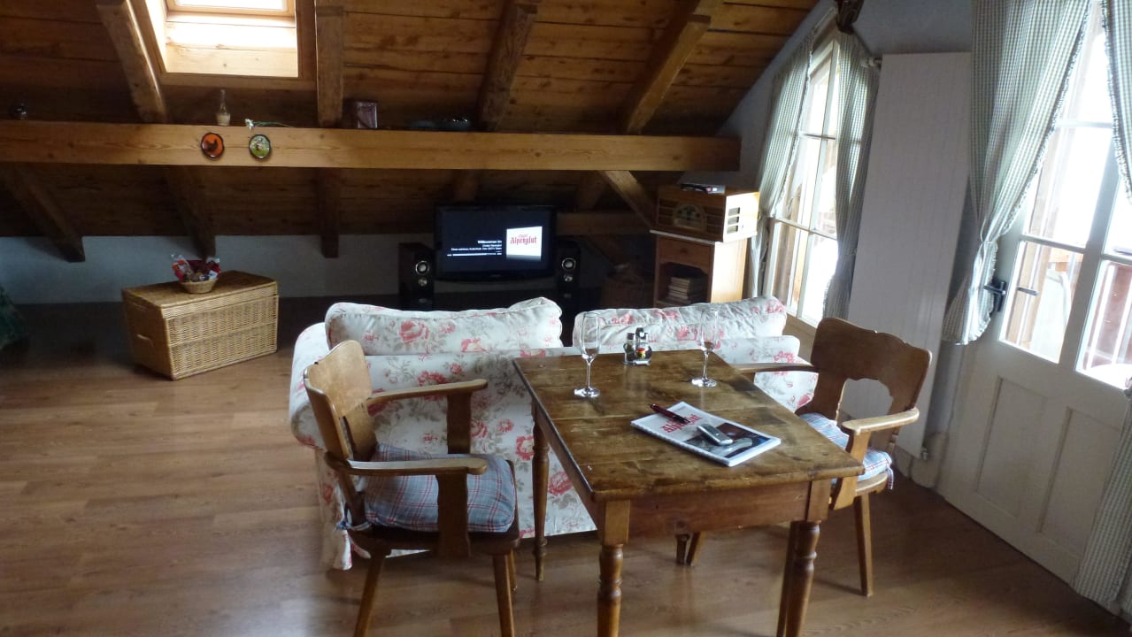 Esstisch und Sofa Zeit & Traum  Hotel