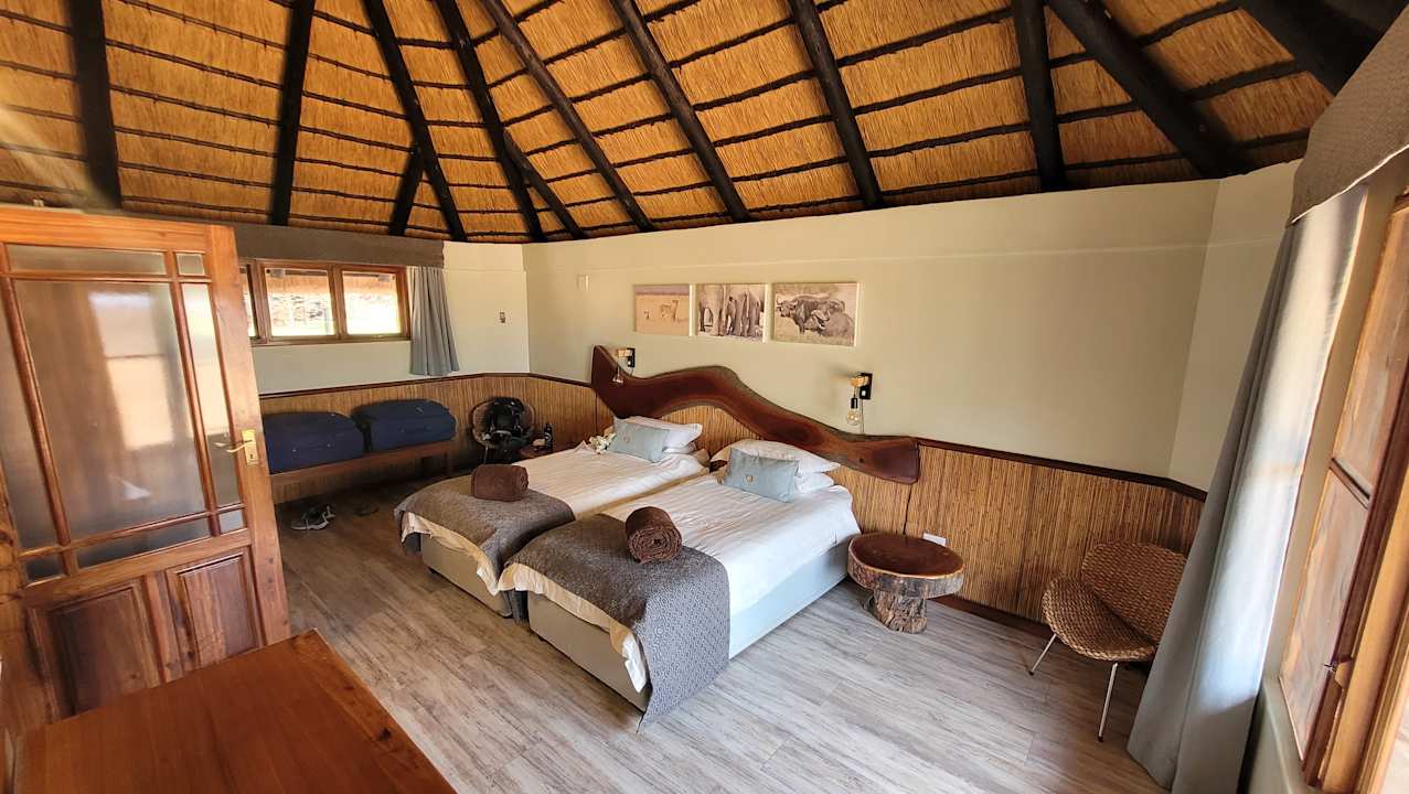 Zimmer Kalahari Bush Breaks Lodge