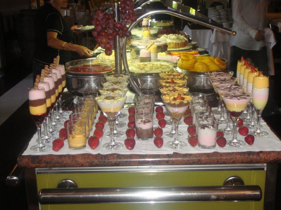 Ein Teil des Nachtisch-Buffets Lopesan Villa del Conde Resort & Thalasso