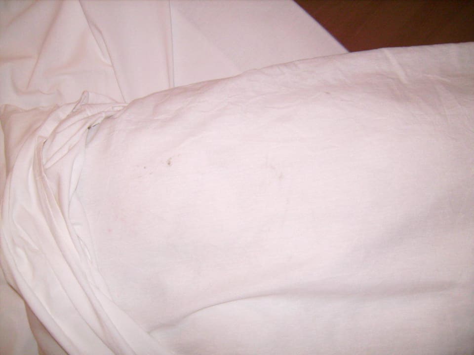 Schmutzige Kissen bei Anreise Solivia Hotel