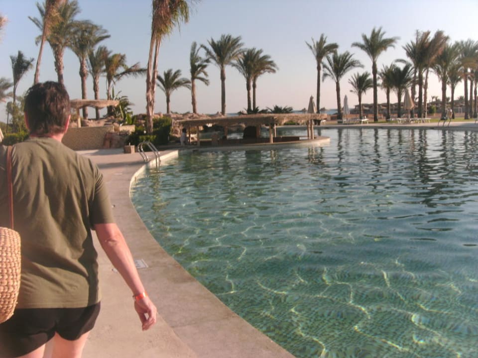 Am Pool vorbei Stella Beach Resort & Spa Makadi Bay