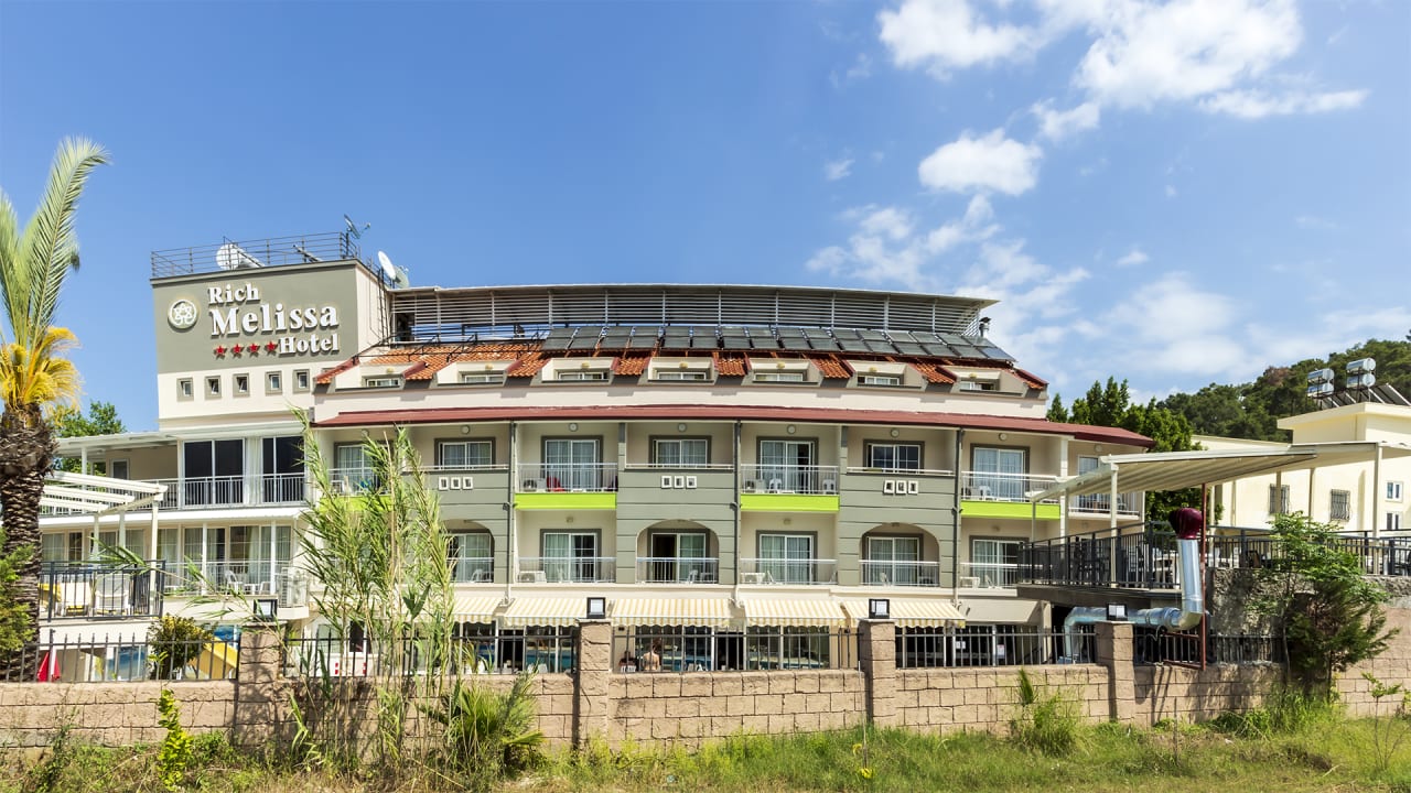 Außenansicht Rich Melissa Hotel