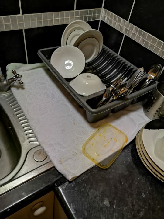 Benutzes Geschirr  Corbigoe Hotel