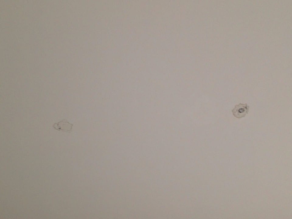 Schimmelflecke an der Zimmerdecke  Eden Hotel by Maistra Collection