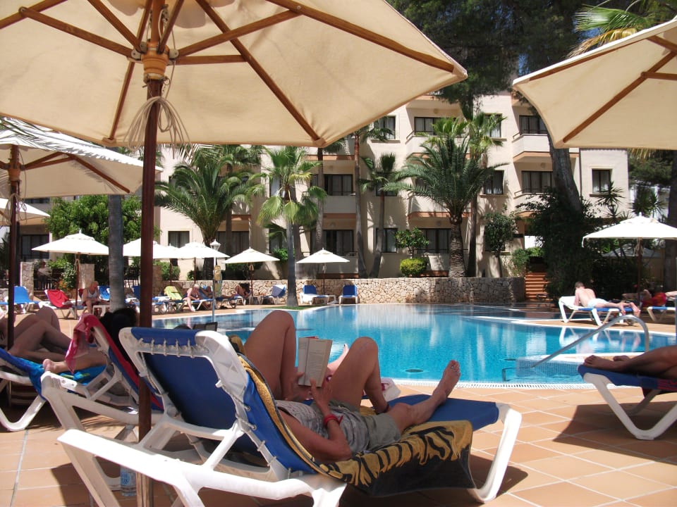 Hotelpool mit Blick auf Appartements Valentin Somni Hotel & Suites