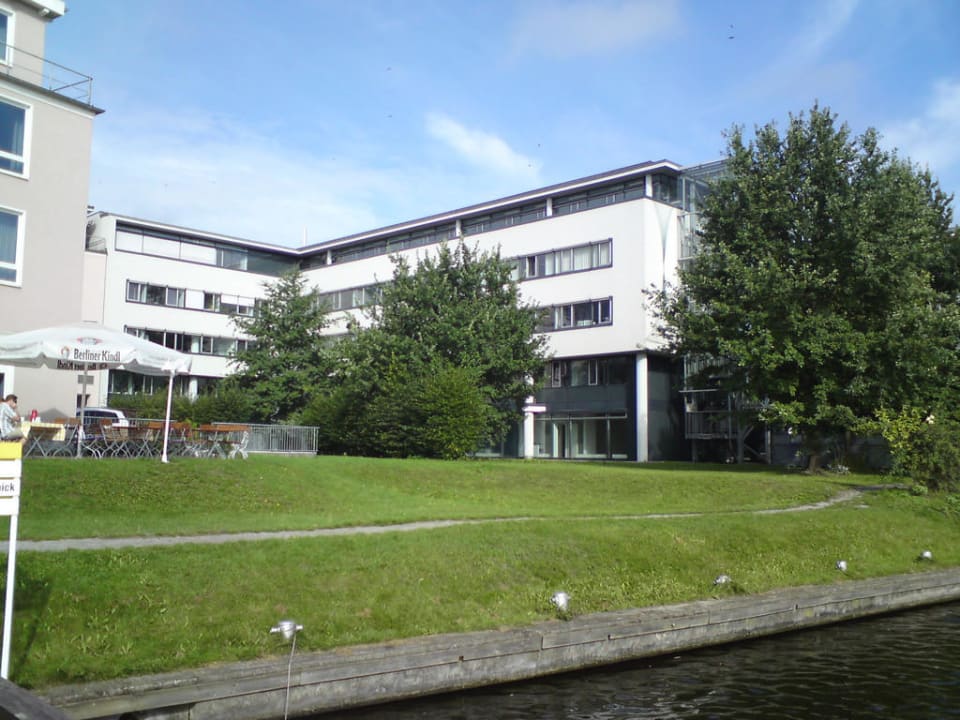 Das Nachbarhotel ist zu dicht dran Hotel Schloss Köpenick by Golden Tulip