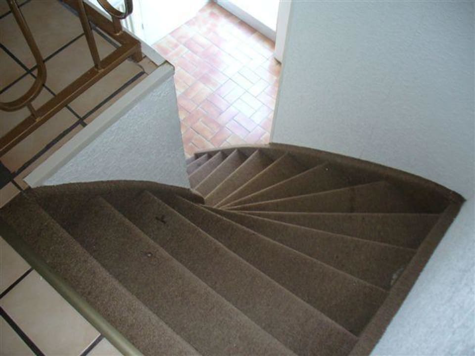 Blick von oben die steile Treppe runter Apartments Stegelshof