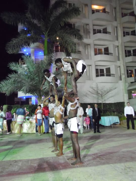 Tolle Show Seagull Beach Resort