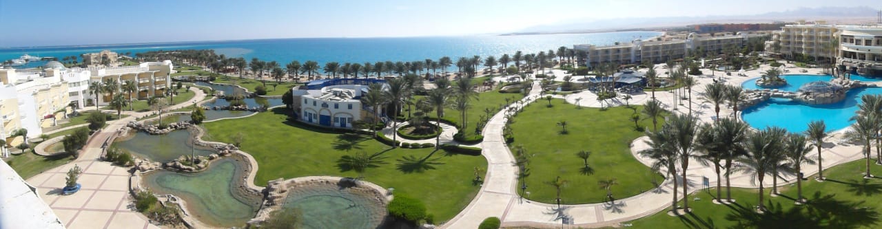 Blick vom Dach in die Anlage Palm Royale Resort - Soma Bay