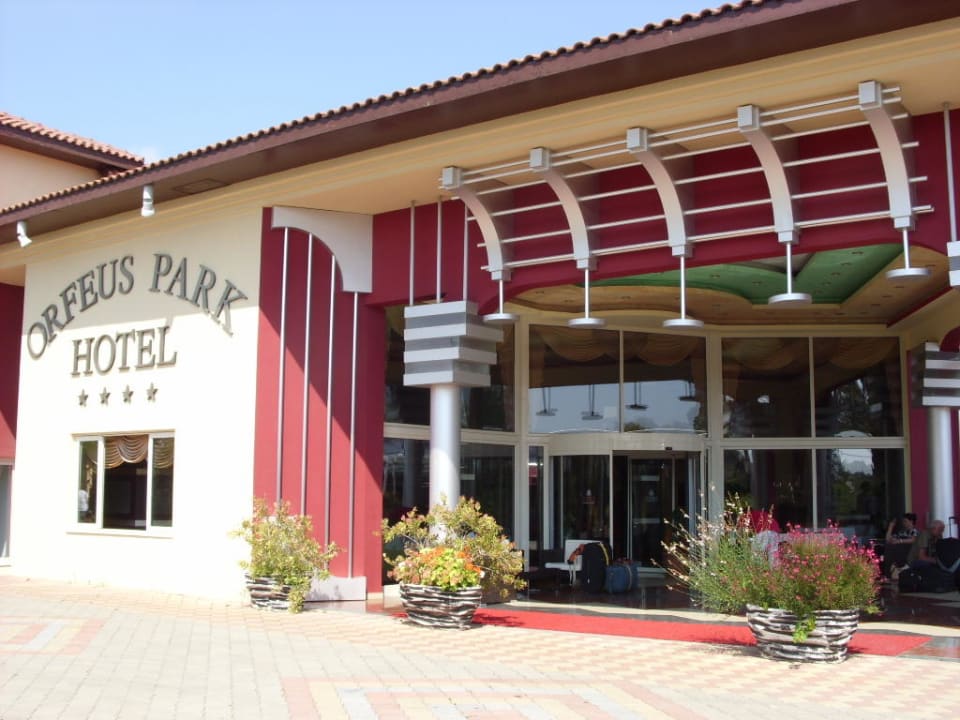 Hoteleingang Hotel Orfeus Park