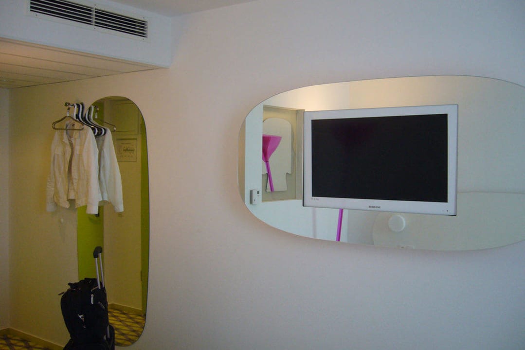 Garderobe und Fernseher Prize by Radisson, Bremen City