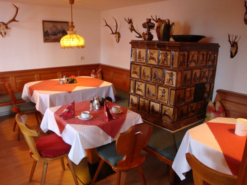 Gemütlicher Speiseraum im EG für die Hausgäste Hotel Seiseralm & Hof