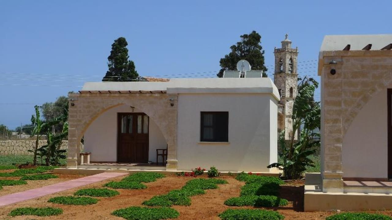 Bungalow Hotel Villa Carparis