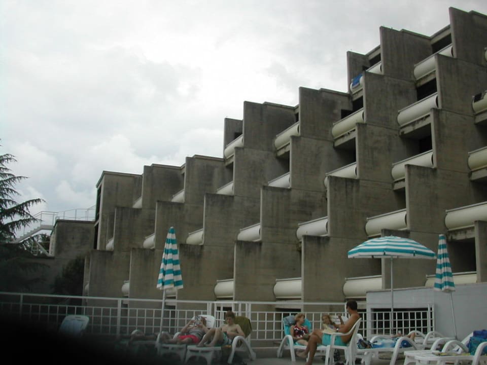 Außenansicht vom Pool aus Valamar Parentino Hotel