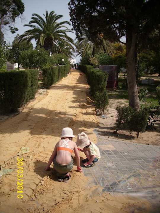 Gehweg Royal Lido Resort & Spa