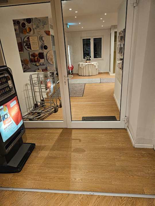 Lobby Hotel Days Inn Dessau