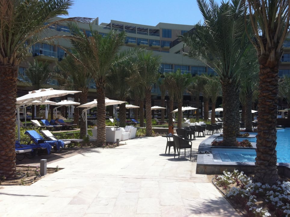 Weg am Pool Rixos The Palm Hotel & Suites